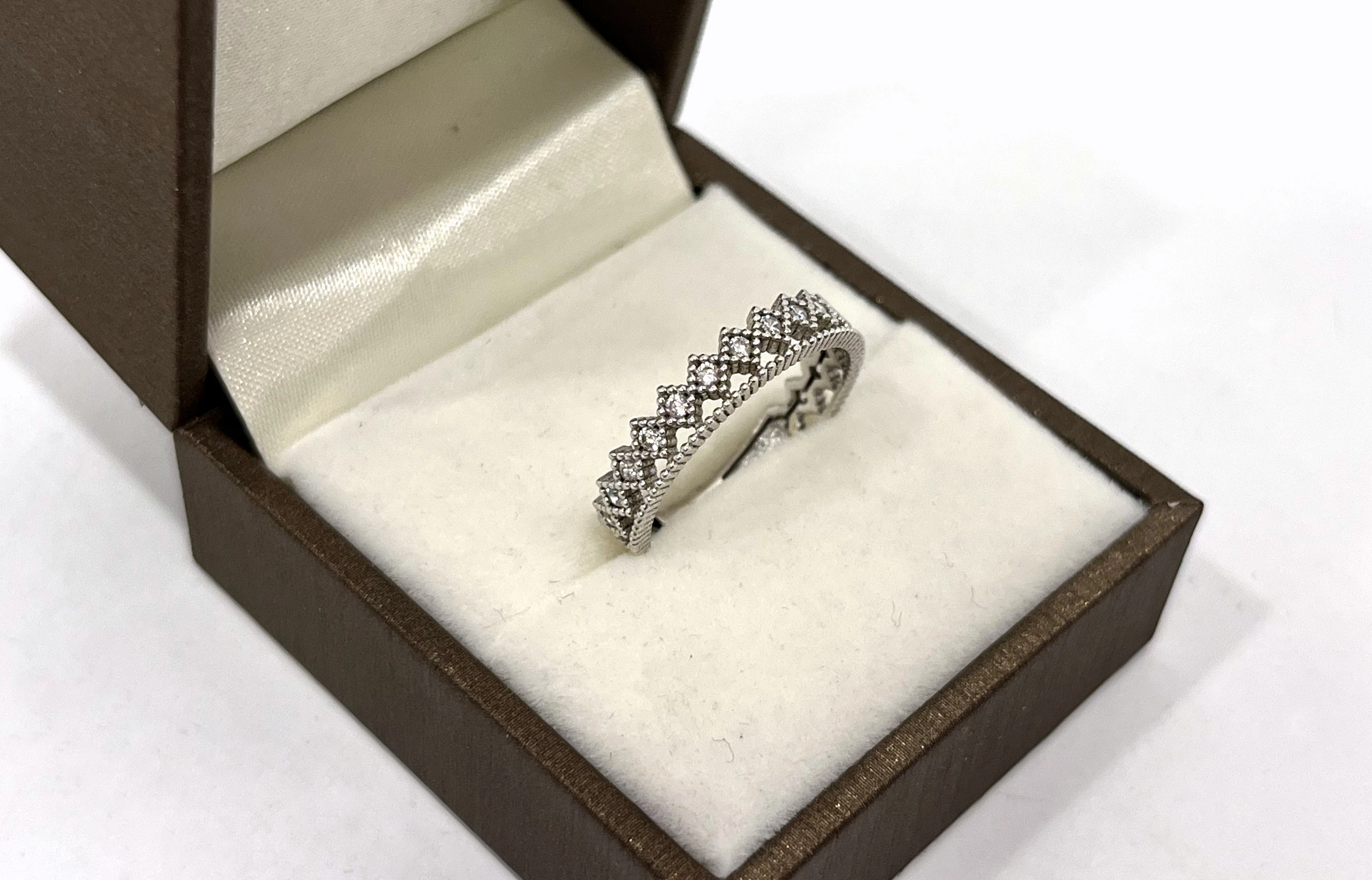 sliczny-pierscionek-biale-zloto-205g-p585-r15-reja-28-lebork-kwiatek