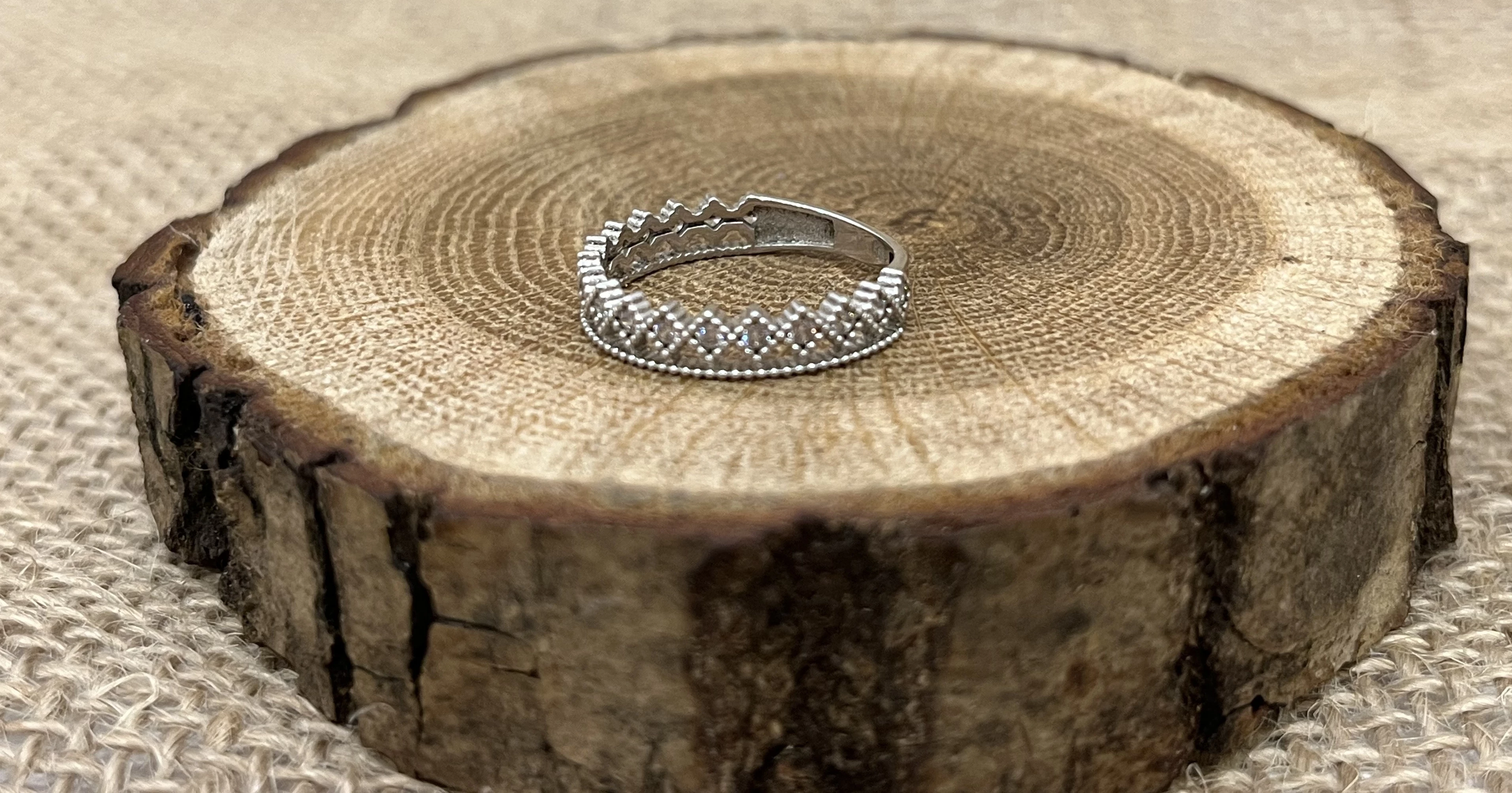 sliczny-pierscionek-biale-zloto-205g-p585-r15-stan-11323-2