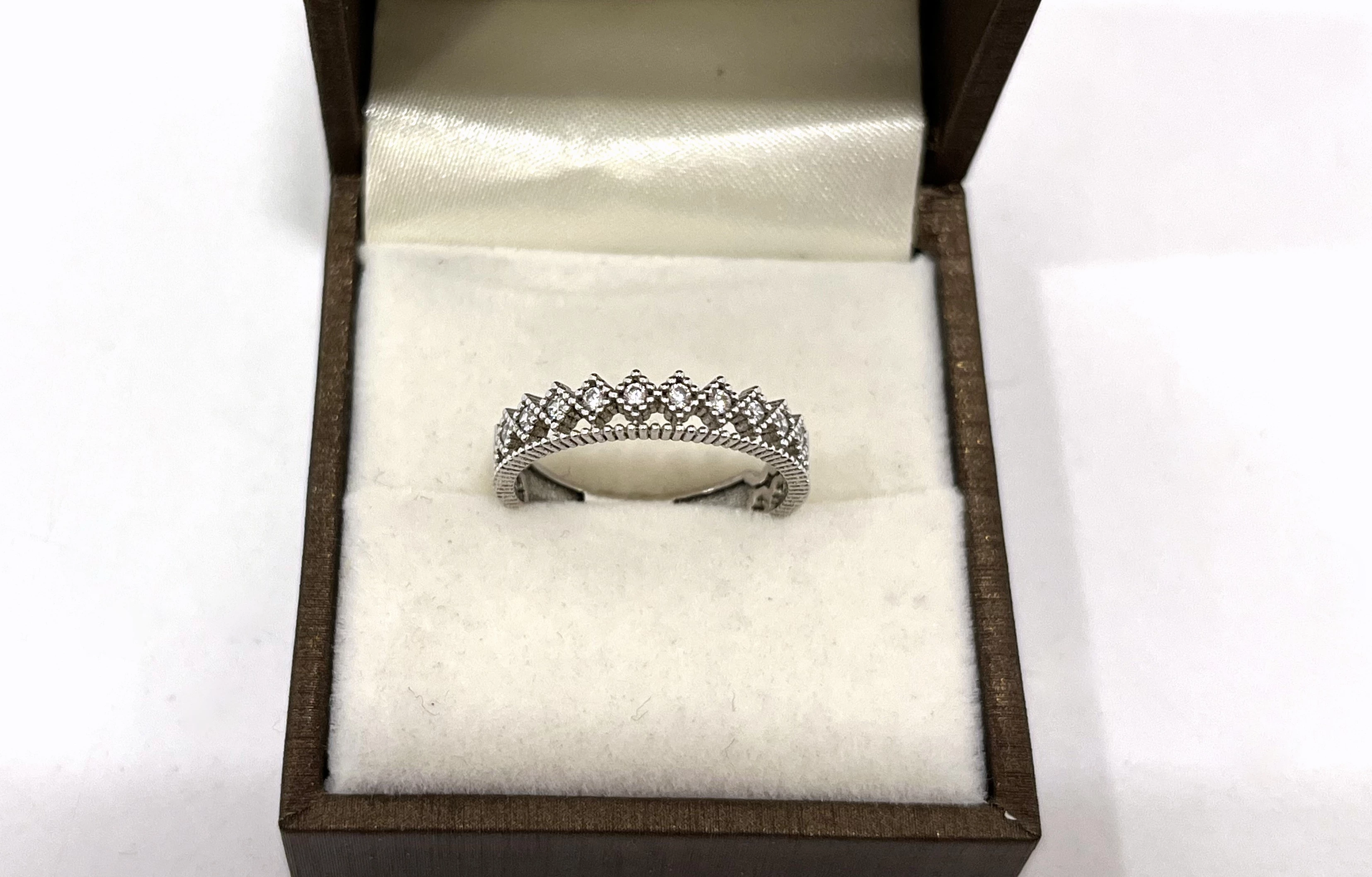 sliczny-pierscionek-biale-zloto-205g-p585-r15-rozmiarsrednica-wew-mm-372-15