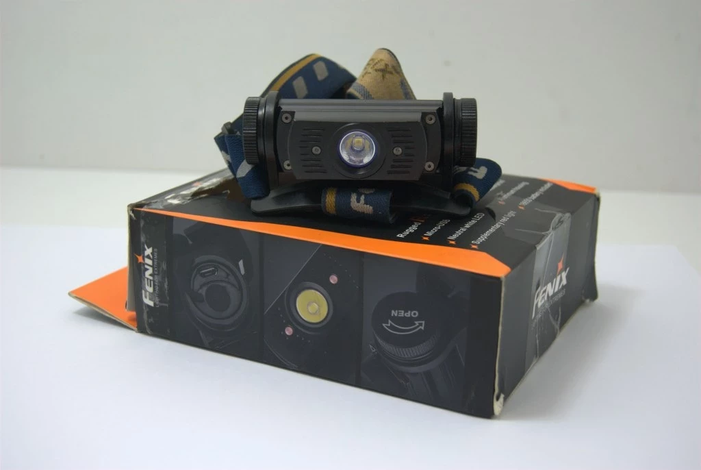 latarka-czolowa-fenix-hl60r-raclawicka-15-swidnik