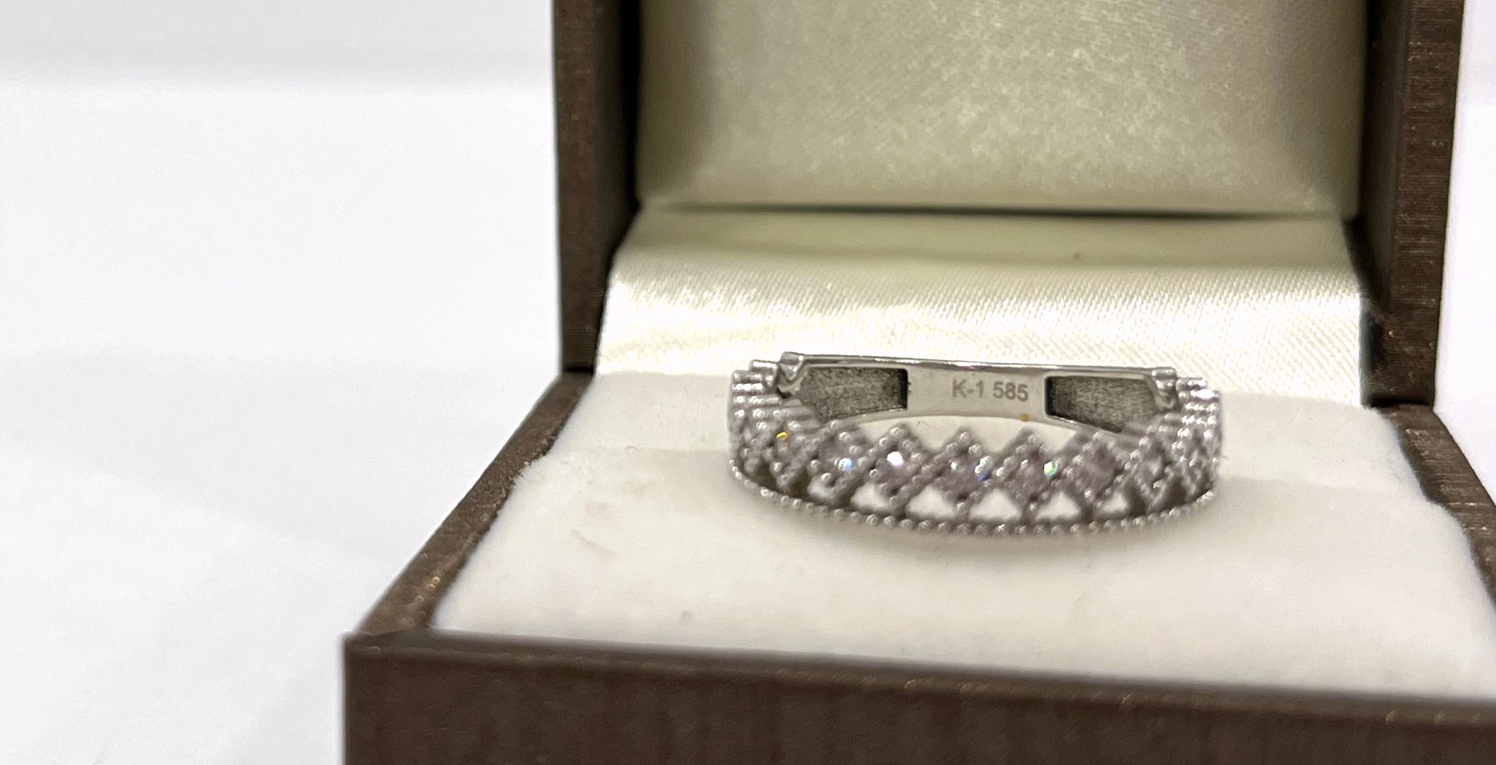 sliczny-pierscionek-biale-zloto-205g-p585-r15-waga-205