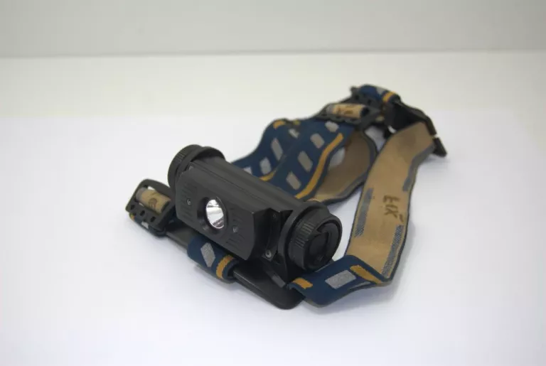 latarka-czolowa-fenix-hl60r-stan-uzywany