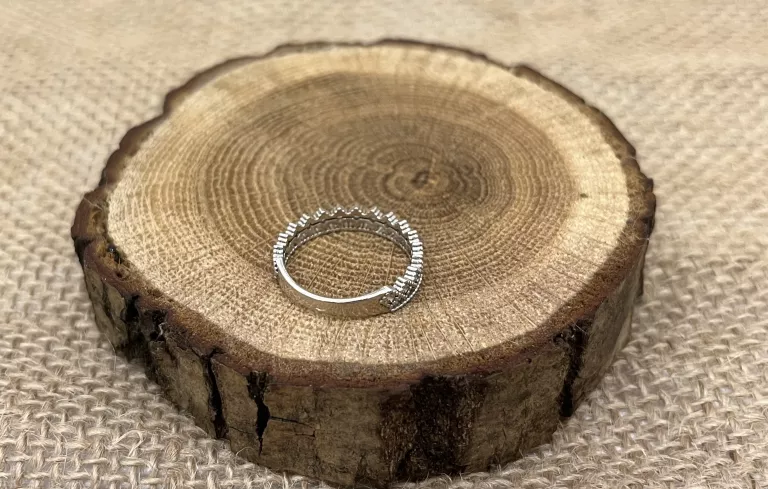 sliczny-pierscionek-biale-zloto-205g-p585-r15-material-15835-1