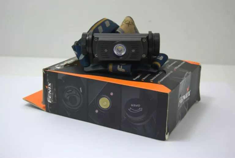 latarka-czolowa-fenix-hl60r-raclawicka-15-swidnik