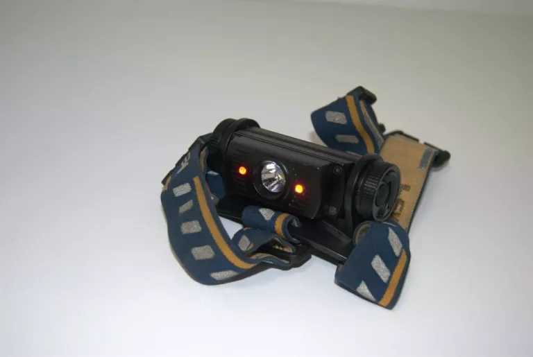 LATARKA CZOŁOWA FENIX HL60R