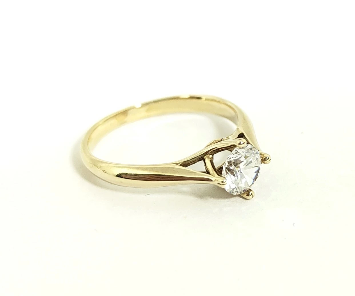 piekny-zloty-pierscionek-210-333-swietojanska-82-gdynia-harbor