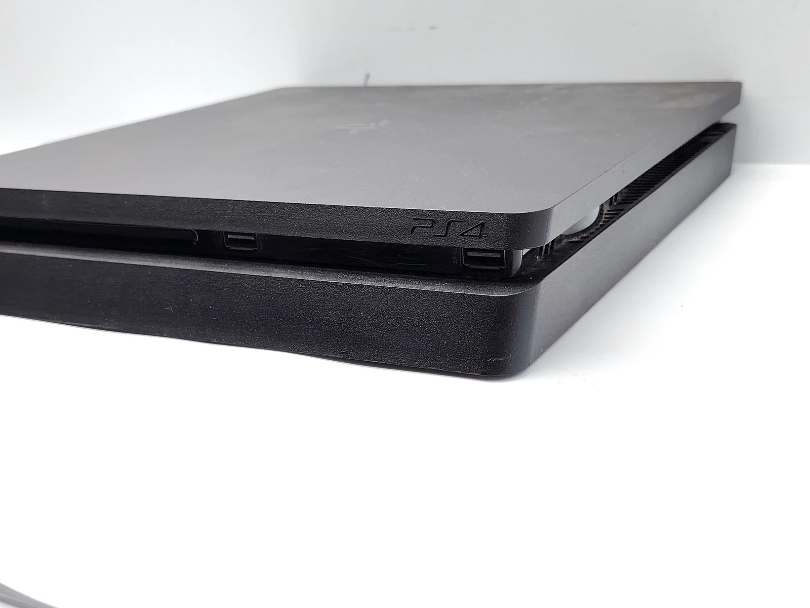 konsola-sony-ps4-slim-500gb-cuh-2116b-liczba-kontrolerow-w-zestawie-1