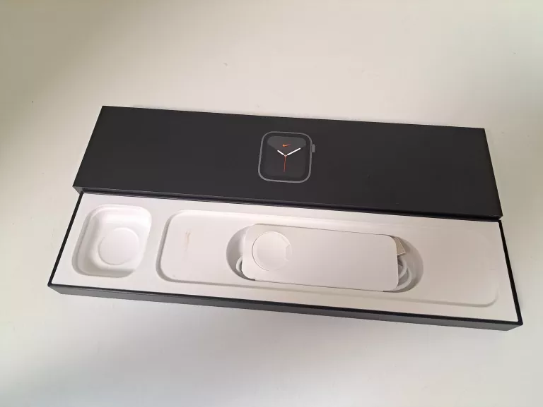 APPLE WATCH NIKE SERIES 6 44MM A2292 SPACE GRAY GPS