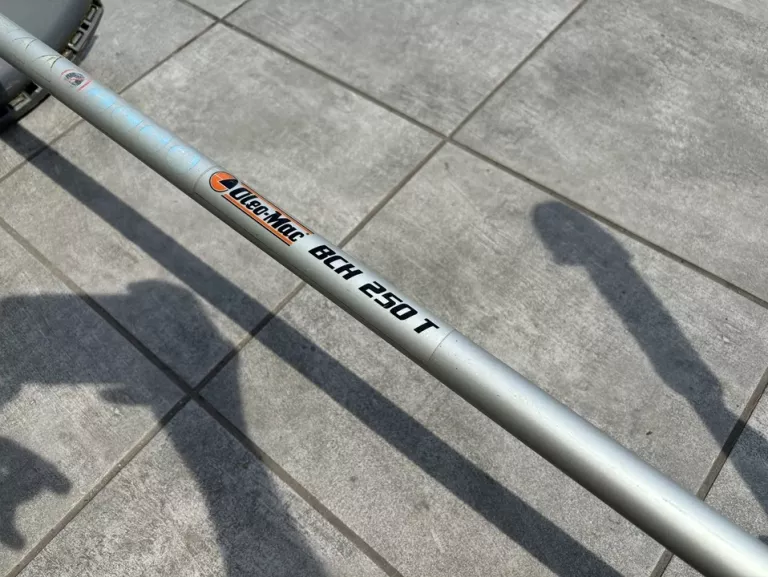 KOSA PODKASZARKA SPALINOWA OLEO-MAC BCH 250 T