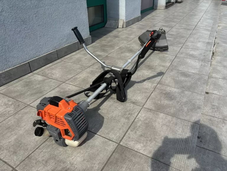 KOSA PODKASZARKA SPALINOWA OLEO-MAC BCH 250 T