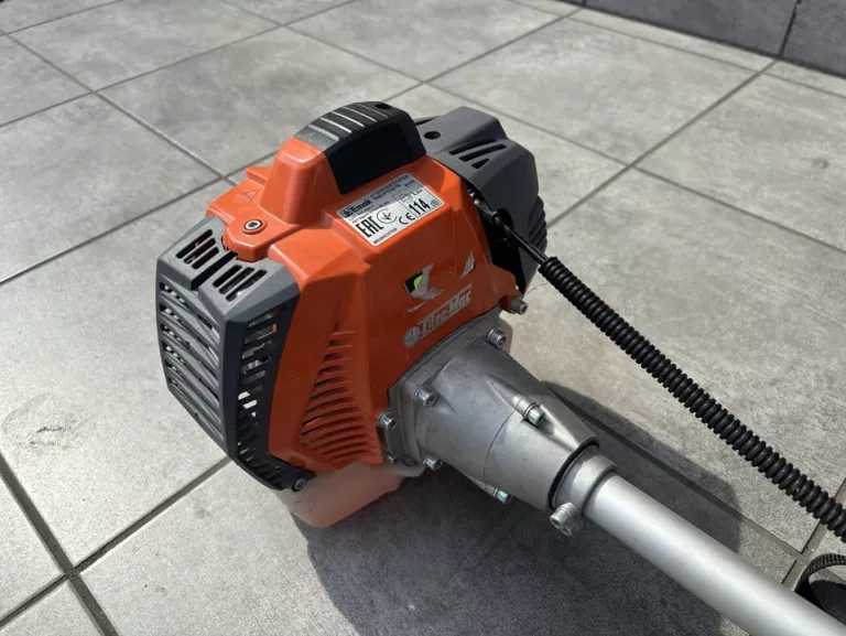 KOSA PODKASZARKA SPALINOWA OLEO-MAC BCH 250 T