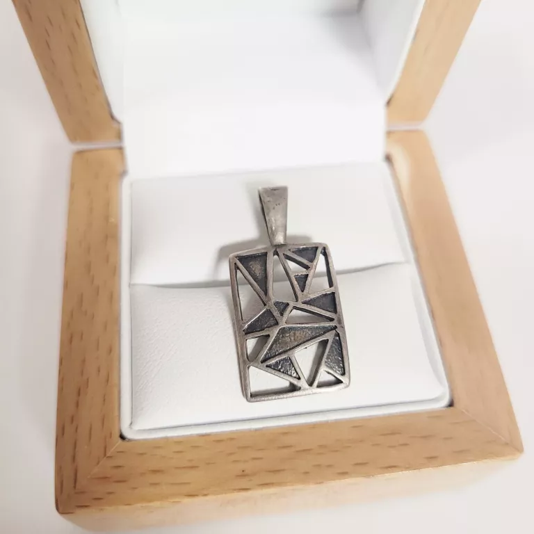 SREBRNA ZAWIESZKA WITRAŻ 2,49G