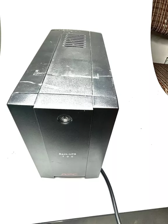ZASILACZ UPS APC BX700U-FR 700 VA 390 W