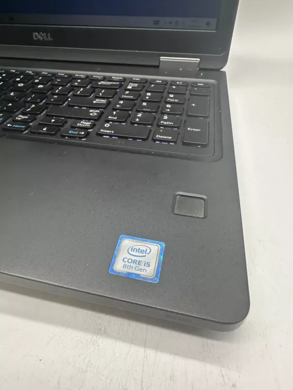 LAPTOP DELL LATITUDE 5590 15,6 " INTEL CORE I5 8 GB / 256 GB