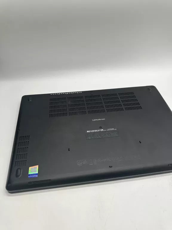 LAPTOP DELL LATITUDE 5590 15,6 " INTEL CORE I5 8 GB / 256 GB