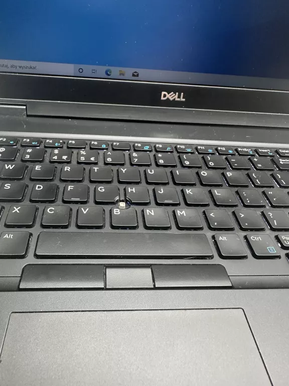 LAPTOP DELL LATITUDE 5590 15,6 " INTEL CORE I5 8 GB / 256 GB