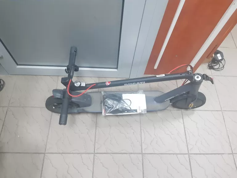 HULAJNOGA ELEKTRYCZNA DUCATI PRO 1 EVO 25KM 350W 8.5"