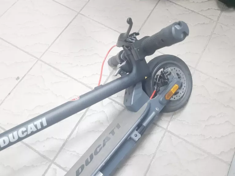 HULAJNOGA ELEKTRYCZNA DUCATI PRO 1 EVO 25KM 350W 8.5"