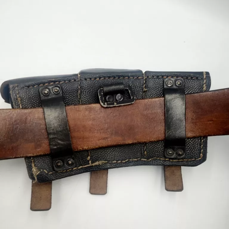 stary-niemiecki-pas-gott-mit-uns-kod-producenta-pas-wojskowy