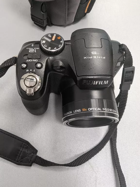APARAT FUJIFILM FINEPIX S1800