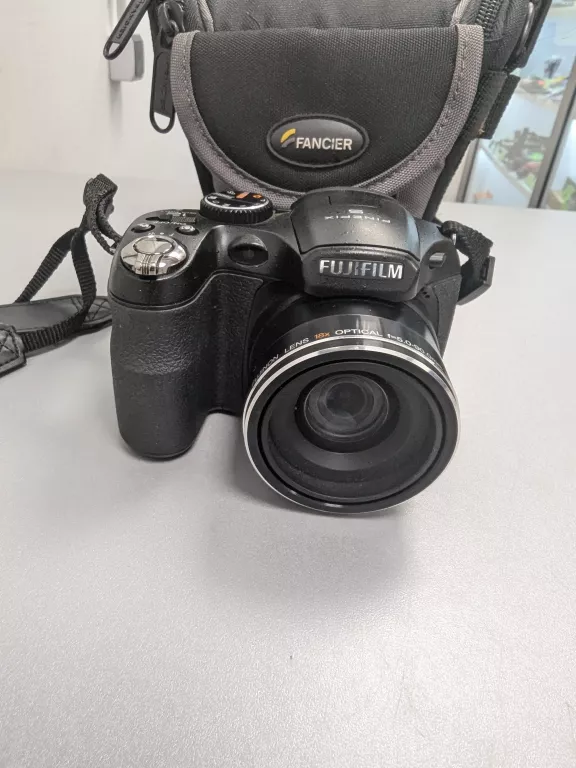 APARAT FUJIFILM FINEPIX S1800