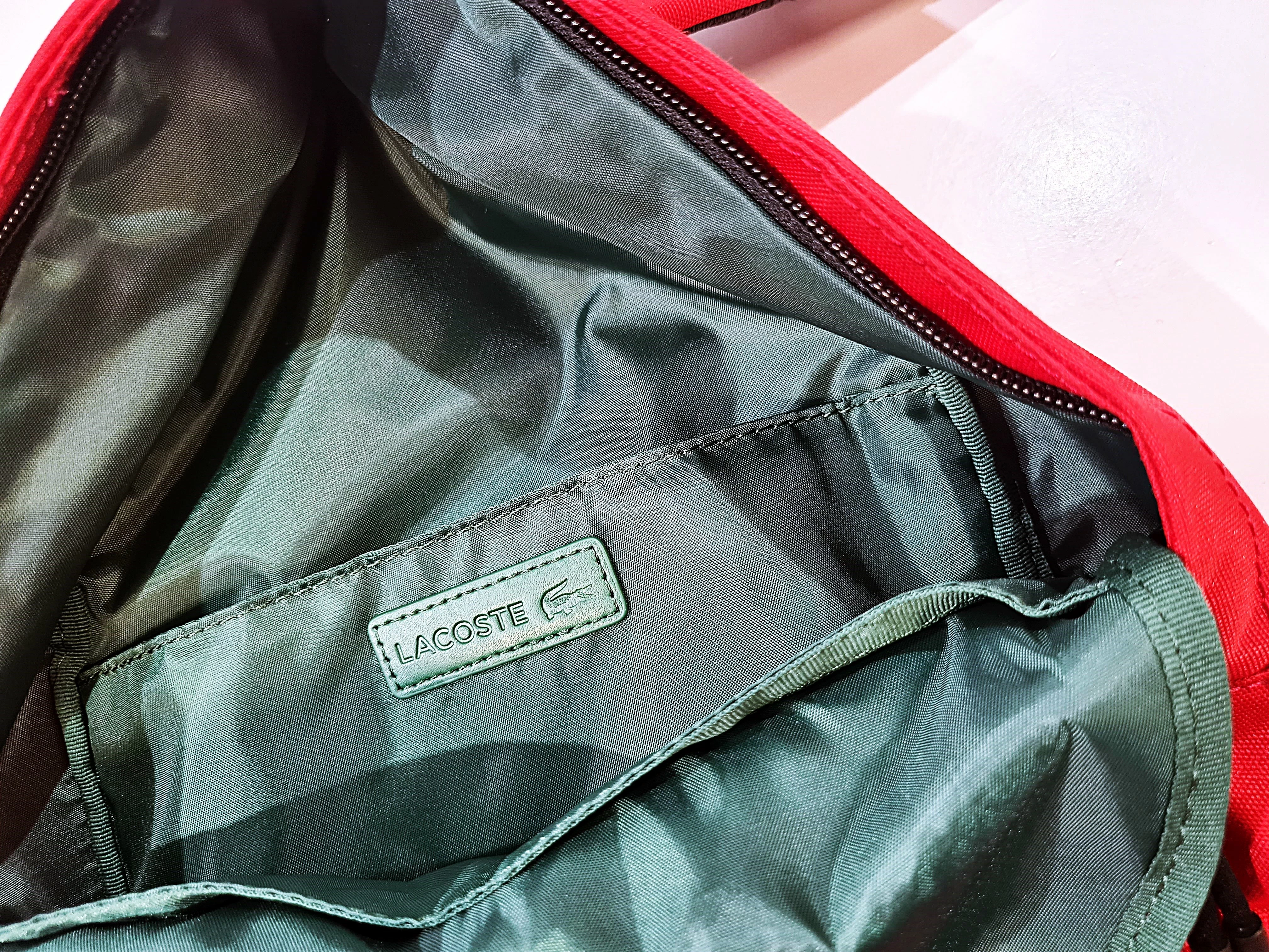 plecak-lacoste-neocroc-small-canvas-backpack-czerwony-wzor-dominujacy-bez-wzoru