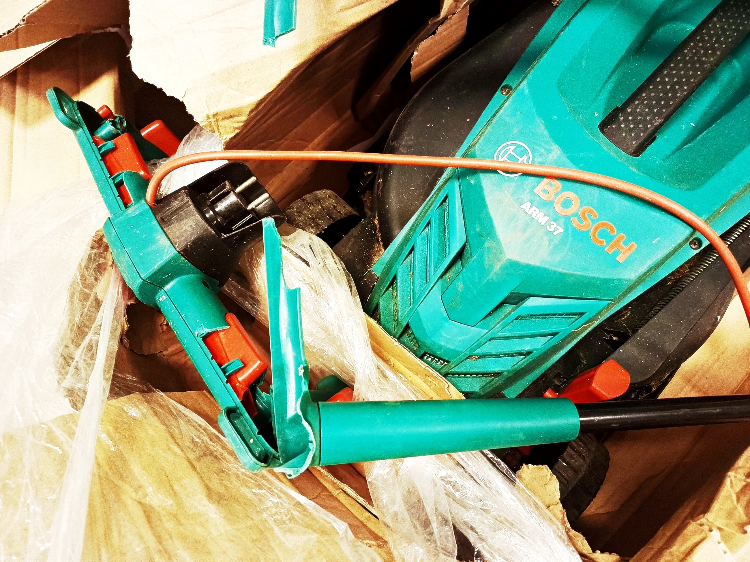 kosiarka-elektryczna-bosch-arm-37-1400-w-uszkodzona-stan-uszkodzony