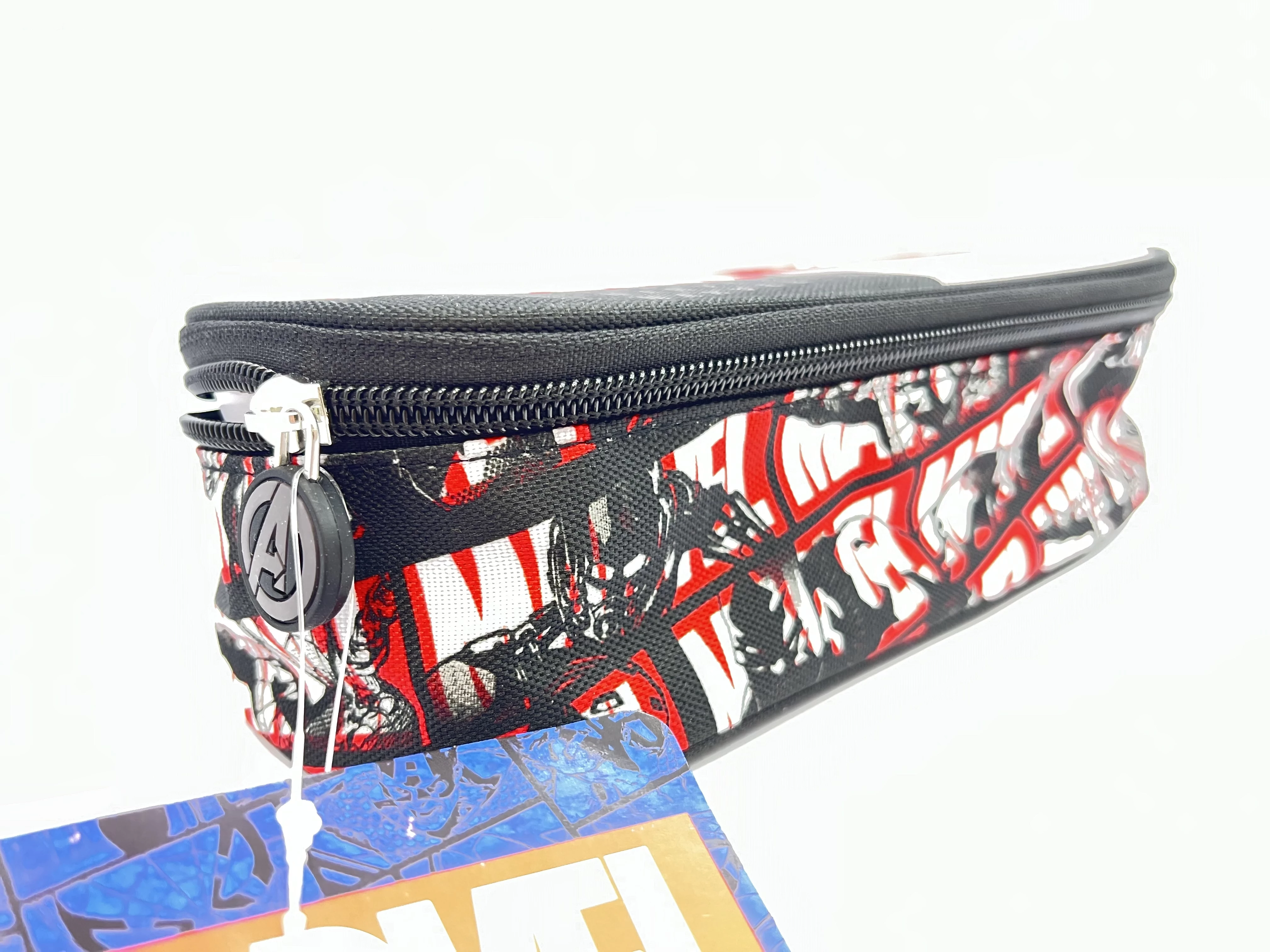 piorniki-szkolny-na-przybory-marvel-stan-uzywany