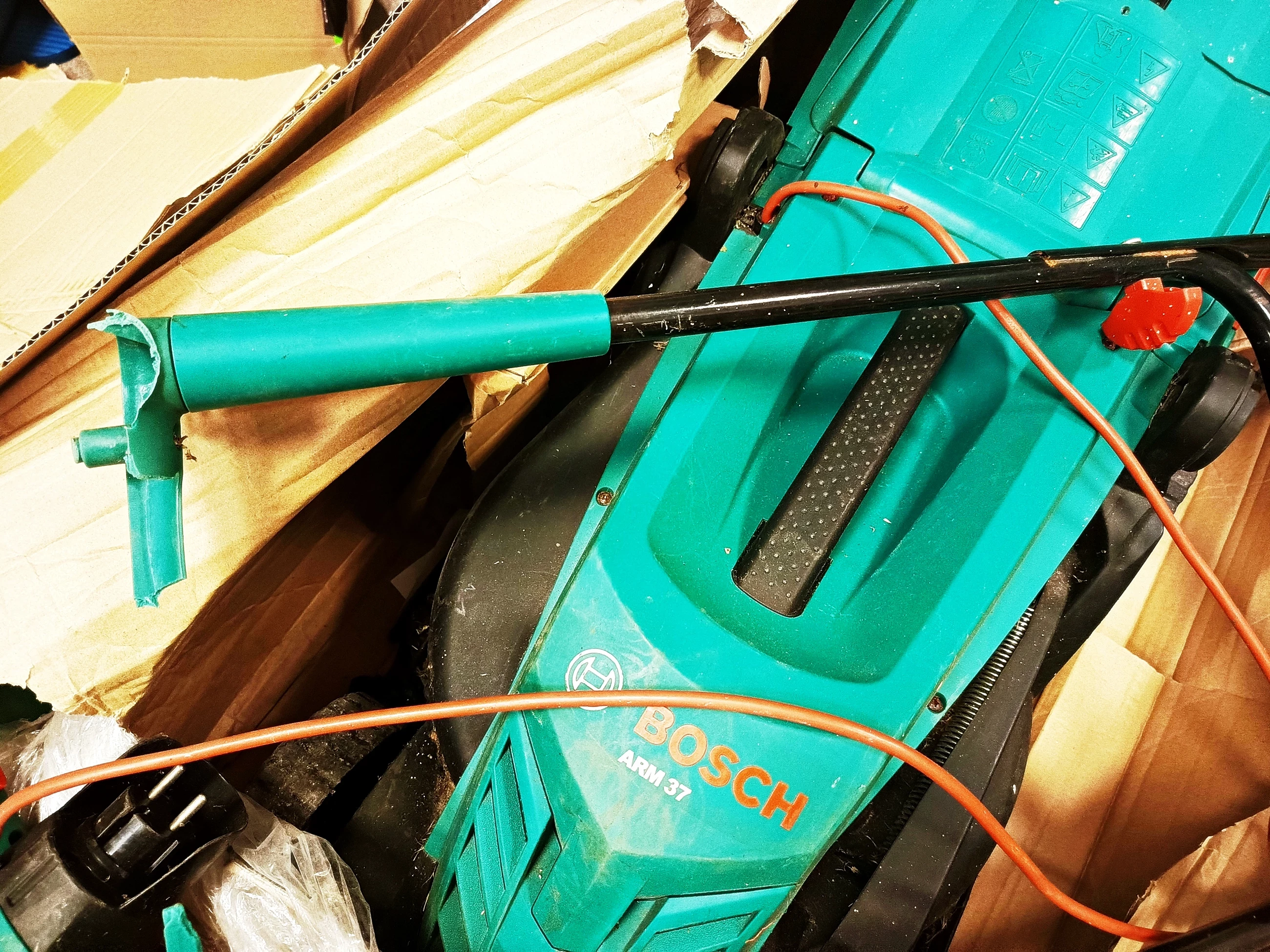 kosiarka-elektryczna-bosch-arm-37-1400-w-uszkodzona-marka-bosch