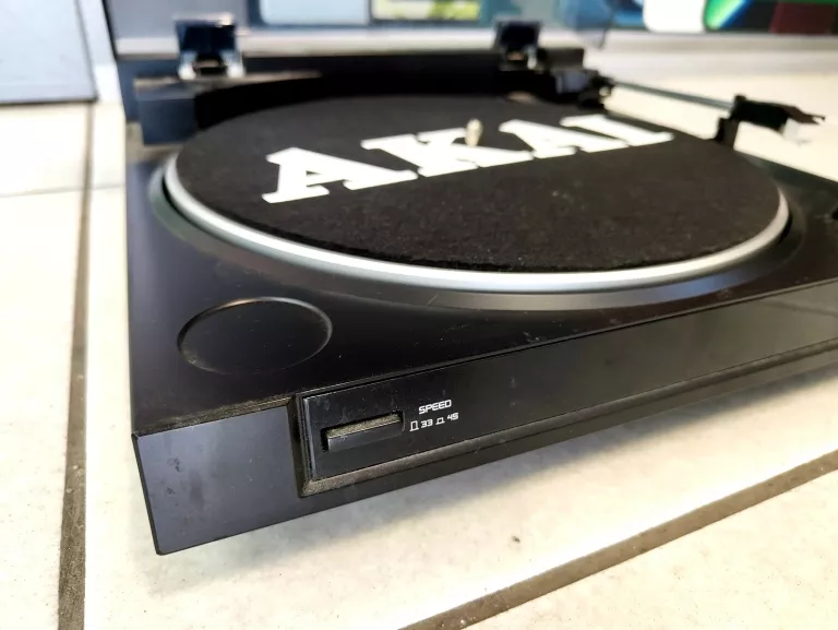 GRAMOFON AKAI ATT01U