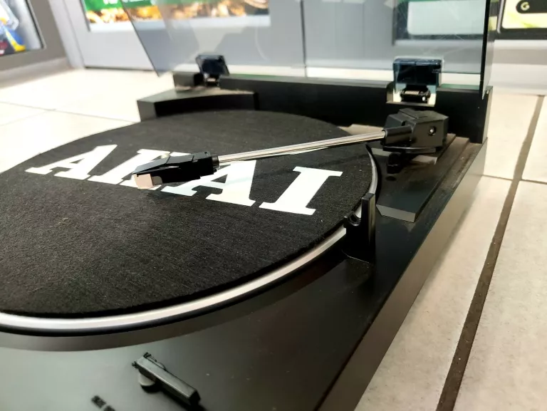 GRAMOFON AKAI ATT01U