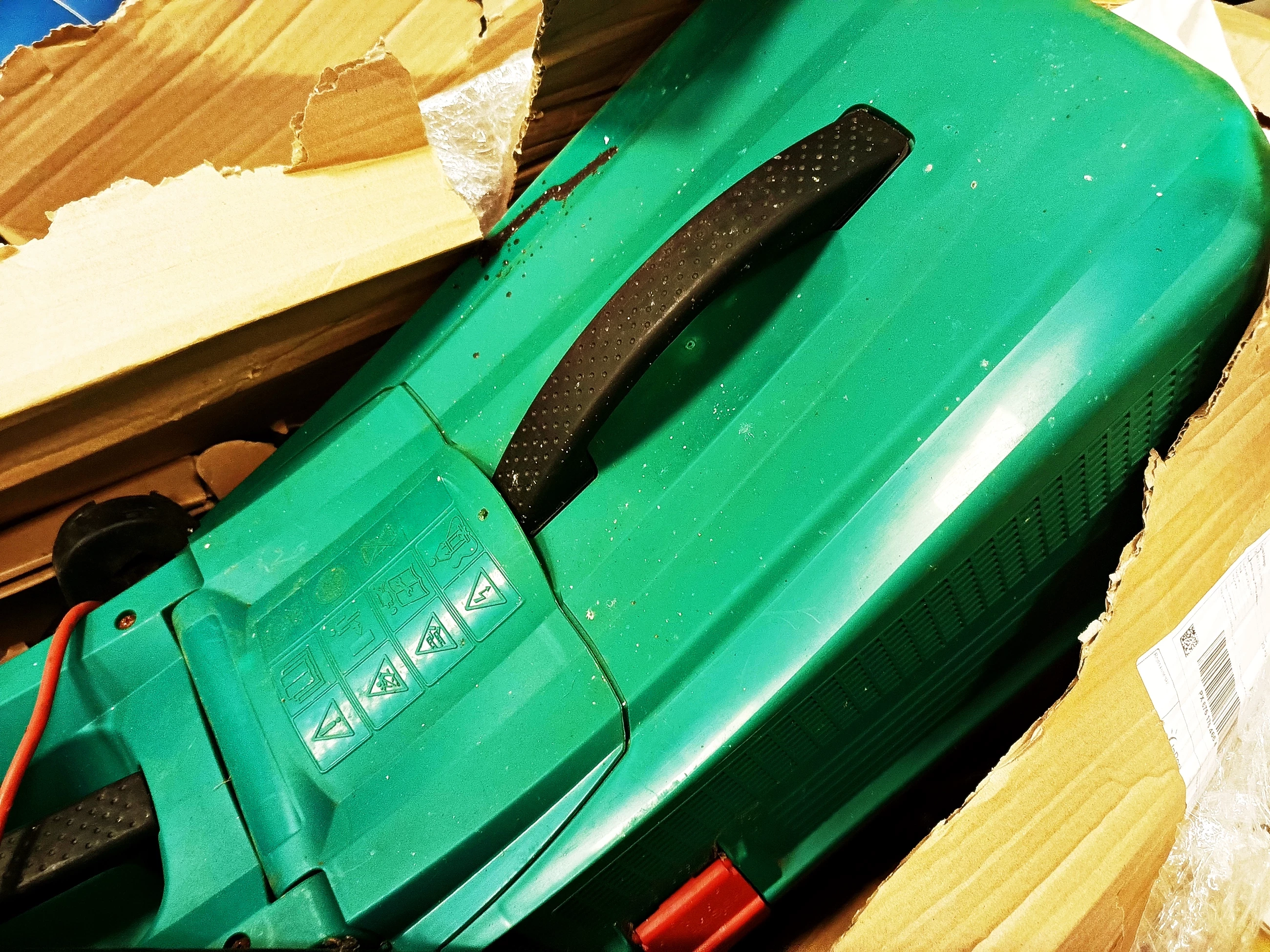 kosiarka-elektryczna-bosch-arm-37-1400-w-uszkodzona-pojemnosc-kosza-40