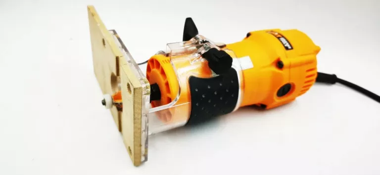 FREZARKA RĘCZNA CMT 550W CMT10