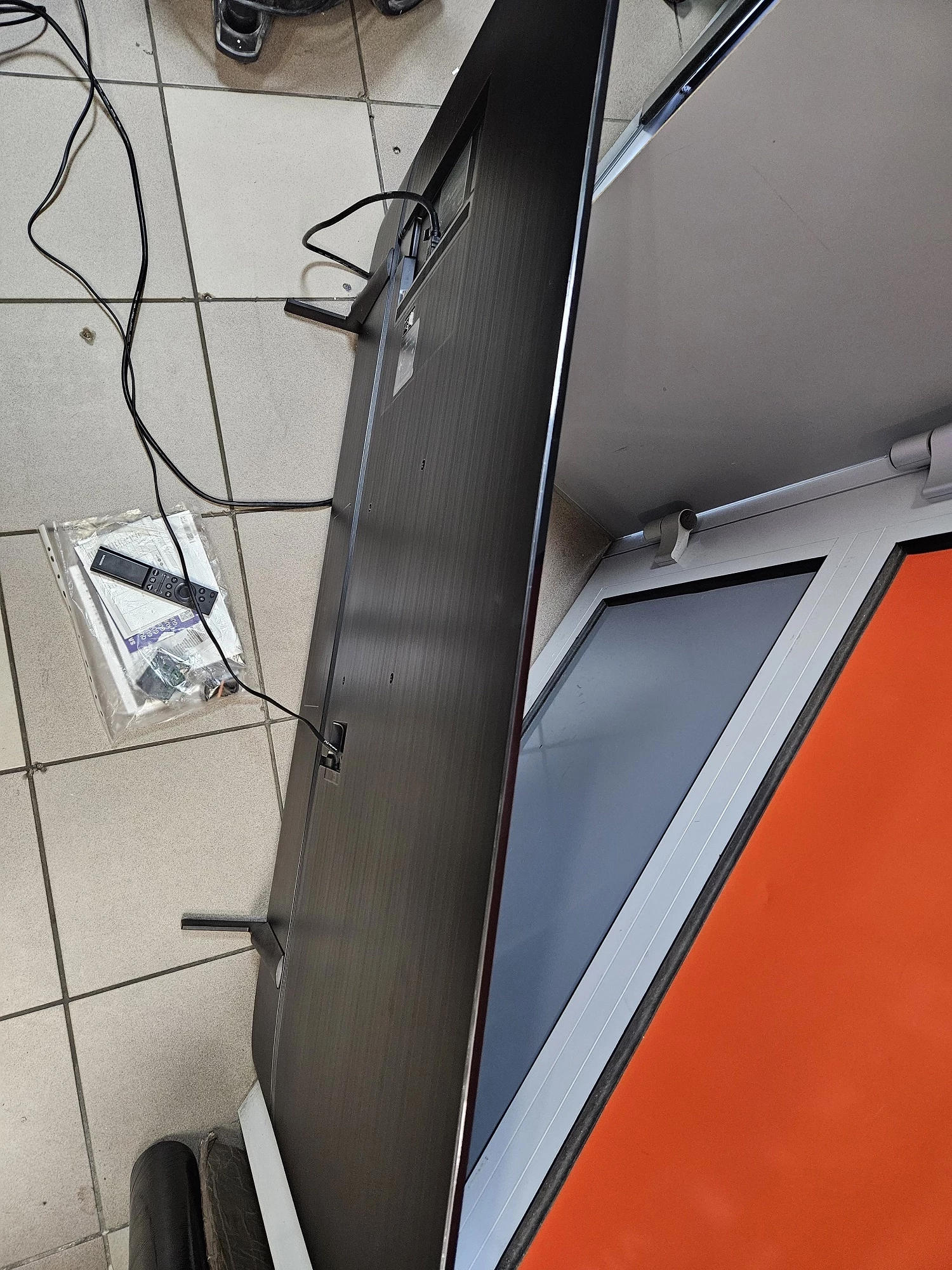 telewizor-samsung-ue55au8002k-55-led-4k-tizen-pilot-nogi-format-hd-4k-uhd