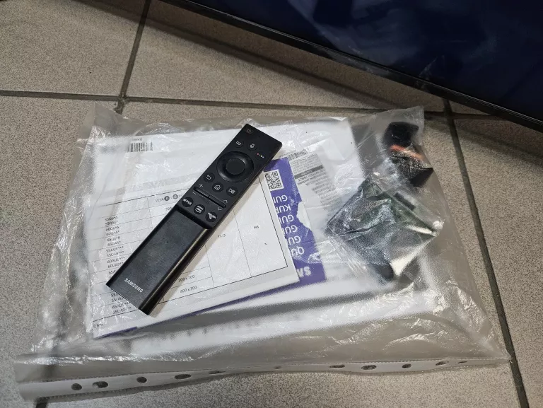 telewizor-samsung-ue55au8002k-55-led-4k-tizen-pilot-nogi-kod-producenta-ue55au8002kxxh