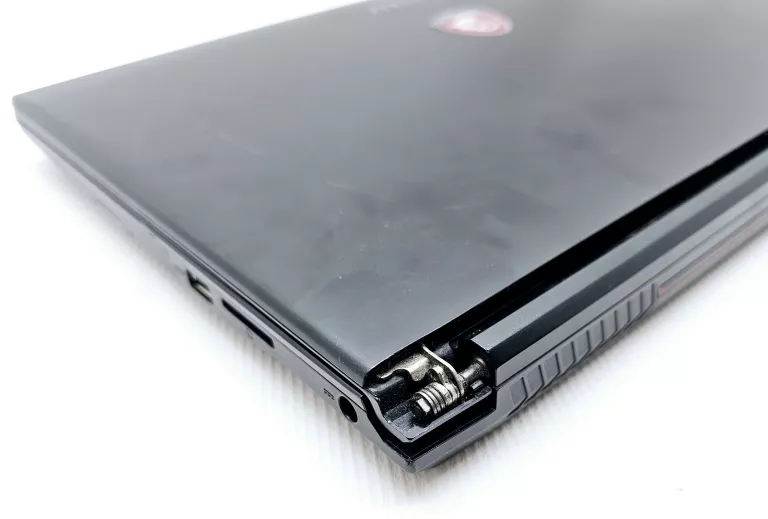 LAPTOP MSI GL62 6QC/ 256SSD/I5 6 GEN/8RAM/GFORCE 940MX W TORBIE + ŁAD OPI