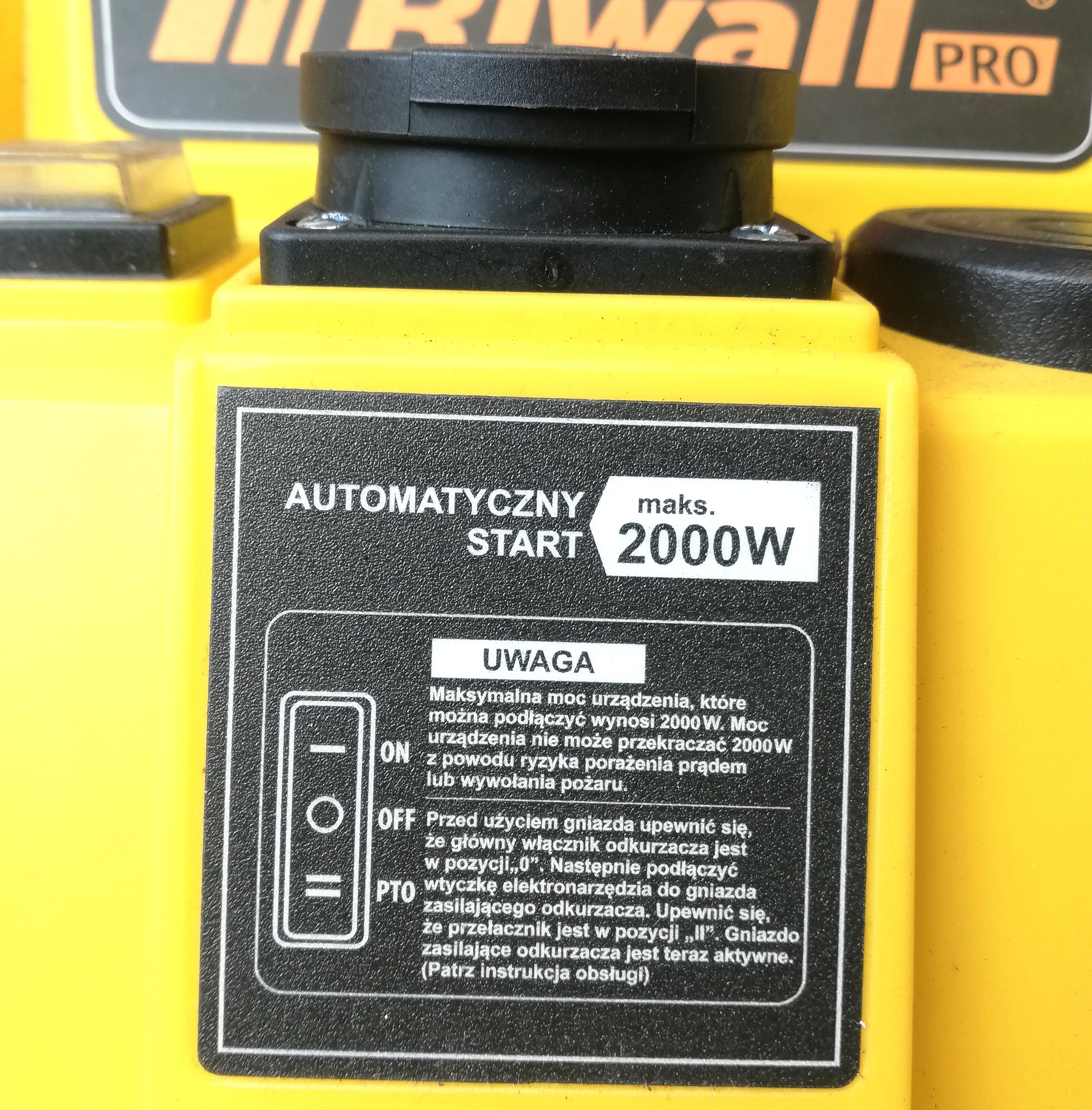 odkurzacz-przemyslowy-riwall-pro-zyga-3000-koncowki-caly-komplet-waga-urzadzenia-700