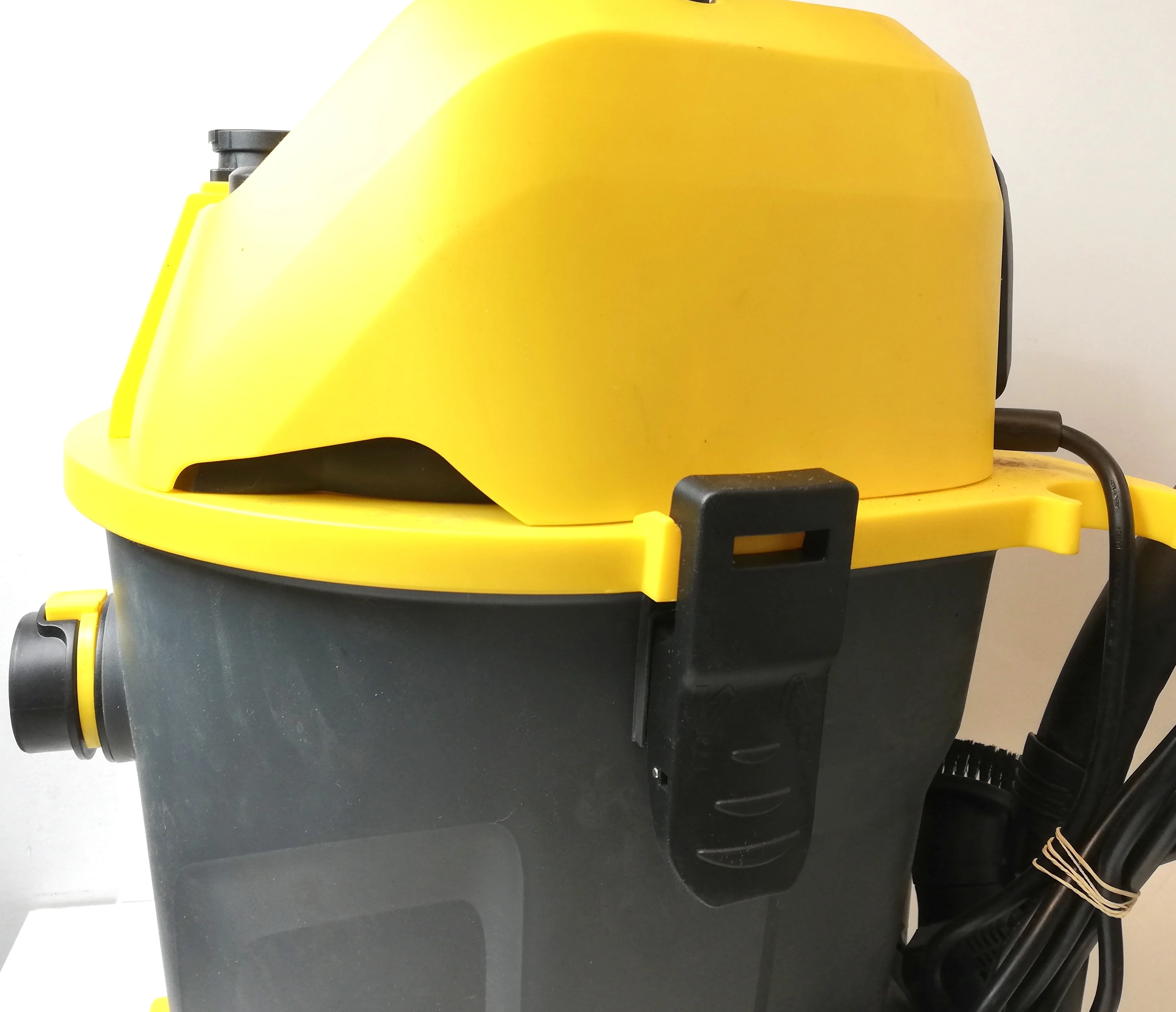 odkurzacz-przemyslowy-riwall-pro-zyga-3000-koncowki-caly-komplet-zasieg-pracy-600