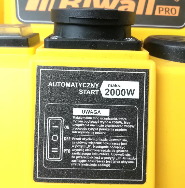 odkurzacz-przemyslowy-riwall-pro-zyga-3000-koncowki-caly-komplet-waga-urzadzenia-700