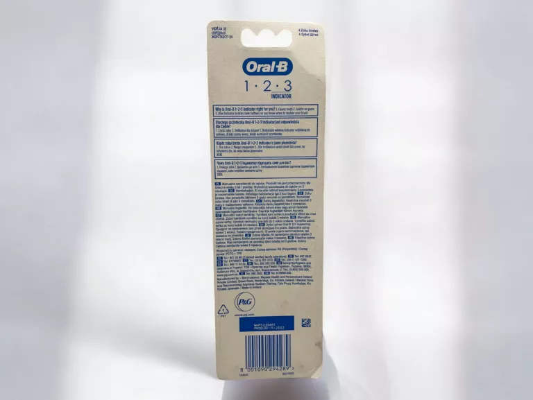 ORAL-B INDICATOR | MANUALNA SZCZOTECZKA DO ZĘBÓW | ŚREDNIA | 4 SZTUKI