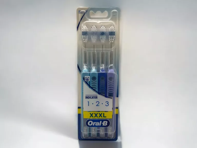 ORAL-B INDICATOR | MANUALNA SZCZOTECZKA DO ZĘBÓW | ŚREDNIA | 4 SZTUKI