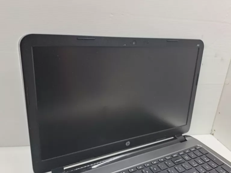 LAPTOP HP 250 G3 15,6" INTEL CELERON DUAL-CORE 4 GB / 256 GB WIN11