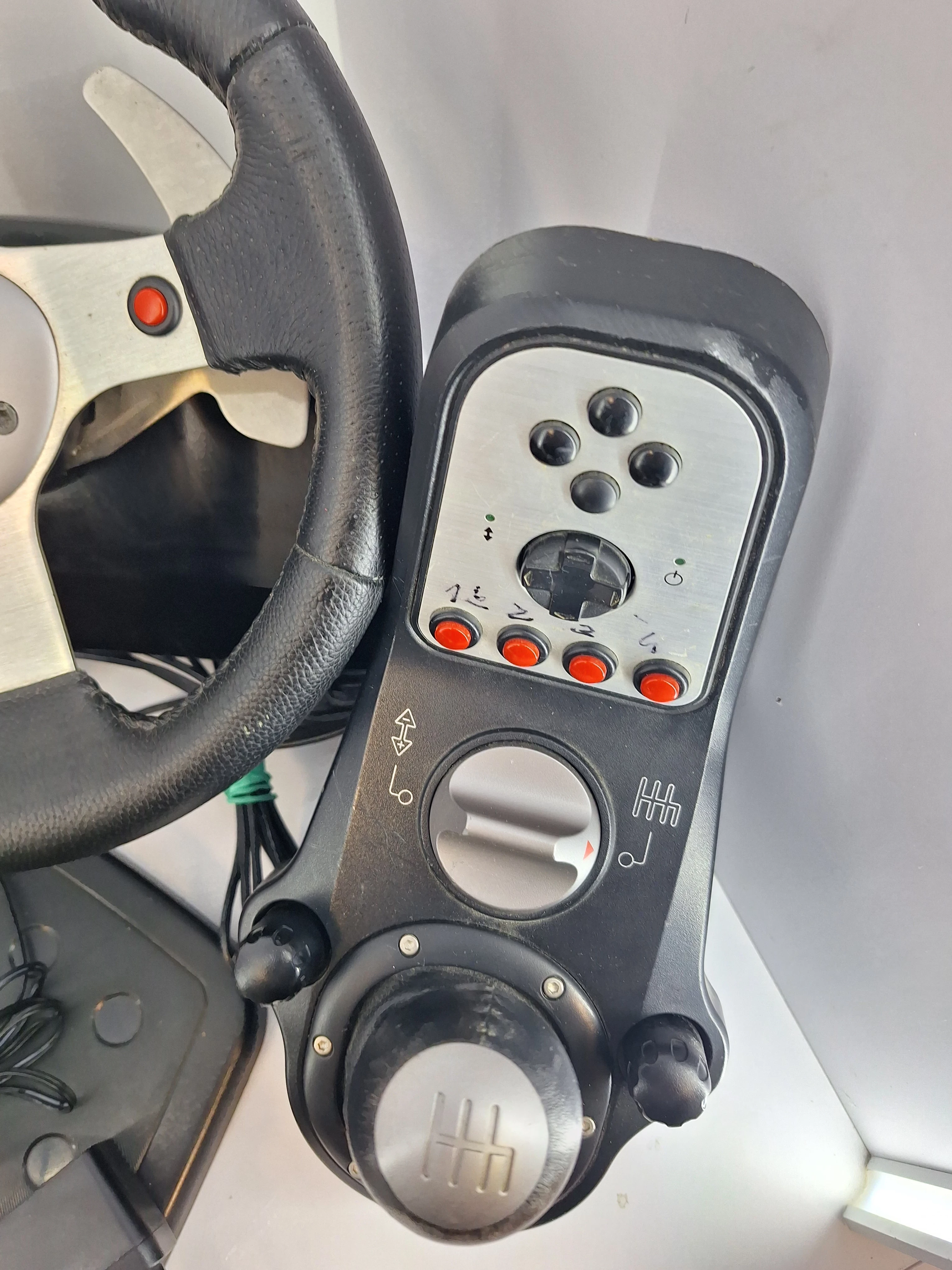 zestaw-logitech-g25-kierownuica-biegi-pedaly-kod-producenta-963416-0914