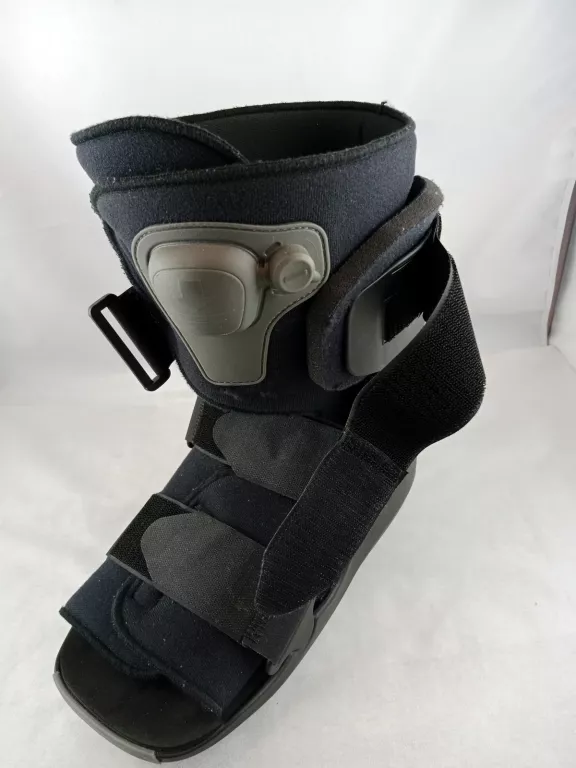 BUT ORTOPEDYCZNY NISKI Z POMPKĄ POWIETRZNĄ SOFTGAIT AIR WALKER BREG