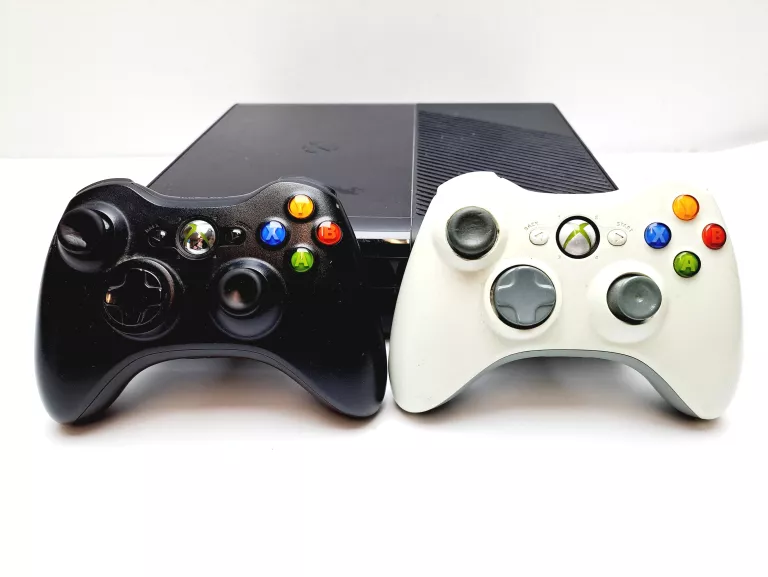 KONSOLA XBOX 360 + PADY + KINECT + GRY
