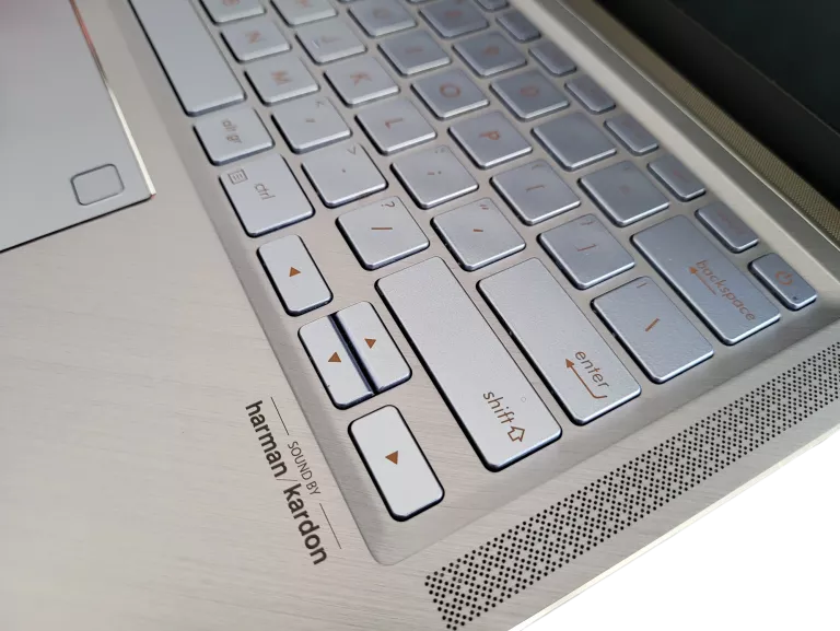ASUS ZENBOOK 14 UM431DA RYZEN 5 3500 8GB/512GB SSD 14" FHD WIN10