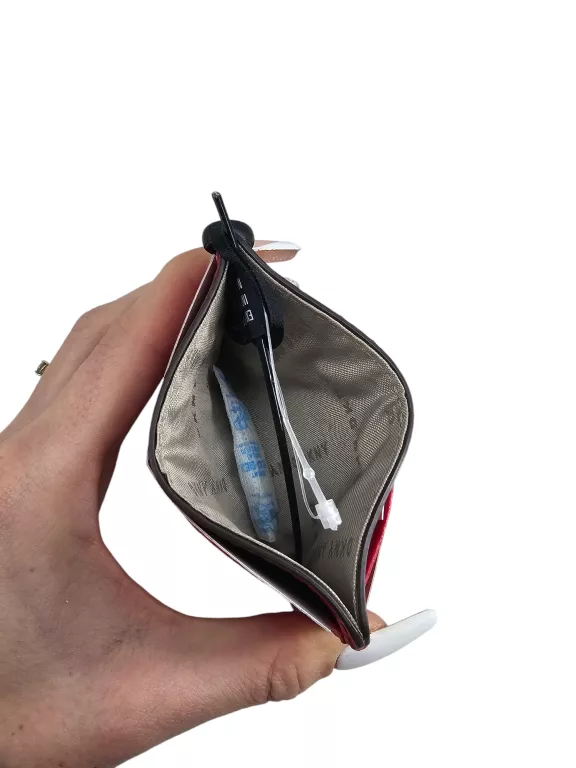 DKNY ETUI NA KARTY SKÓRZANE CZERWONE