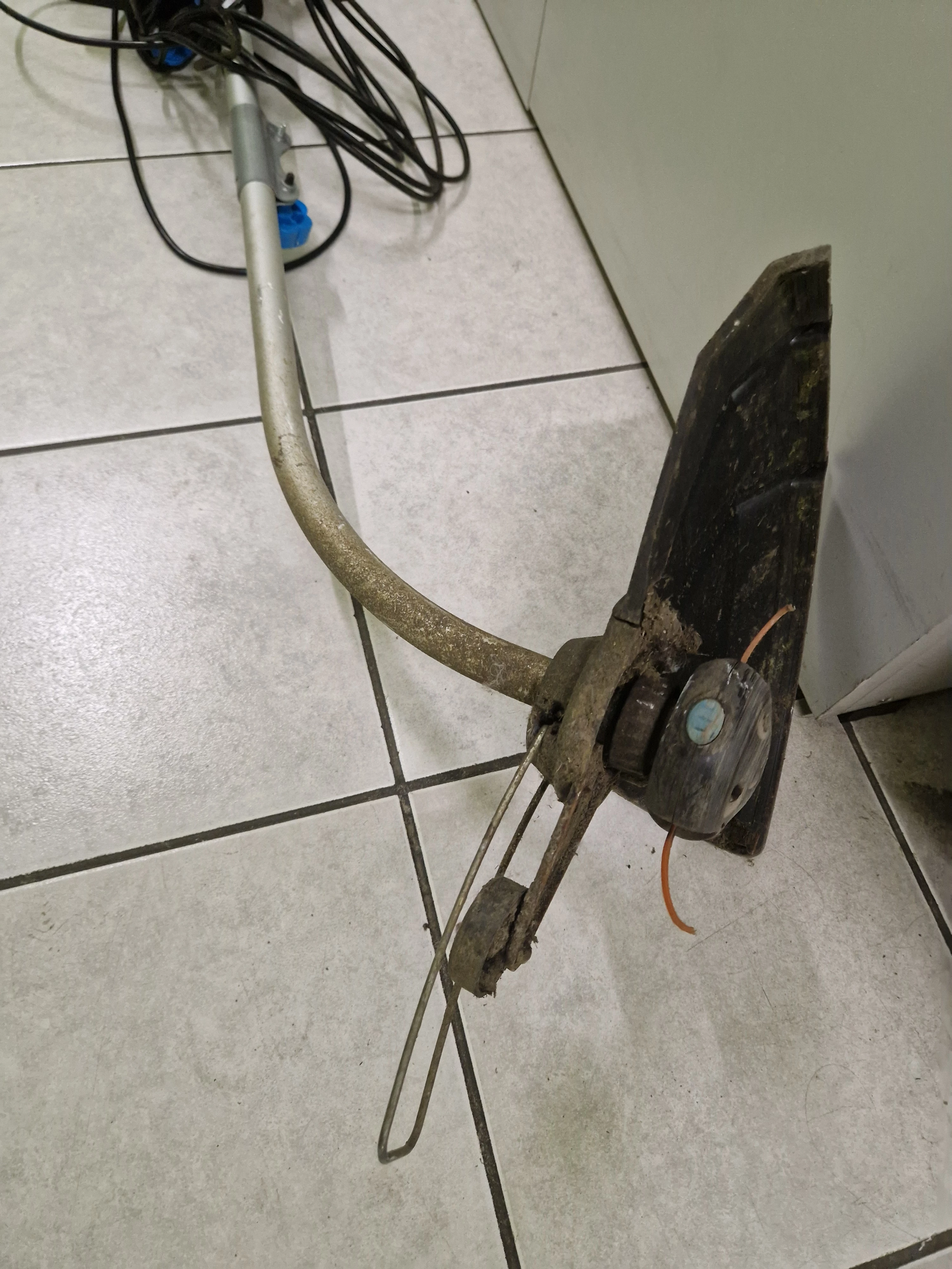 podkaszarka-elektryczna-macallister-mgtp1000-ean-gtin-3663602939863