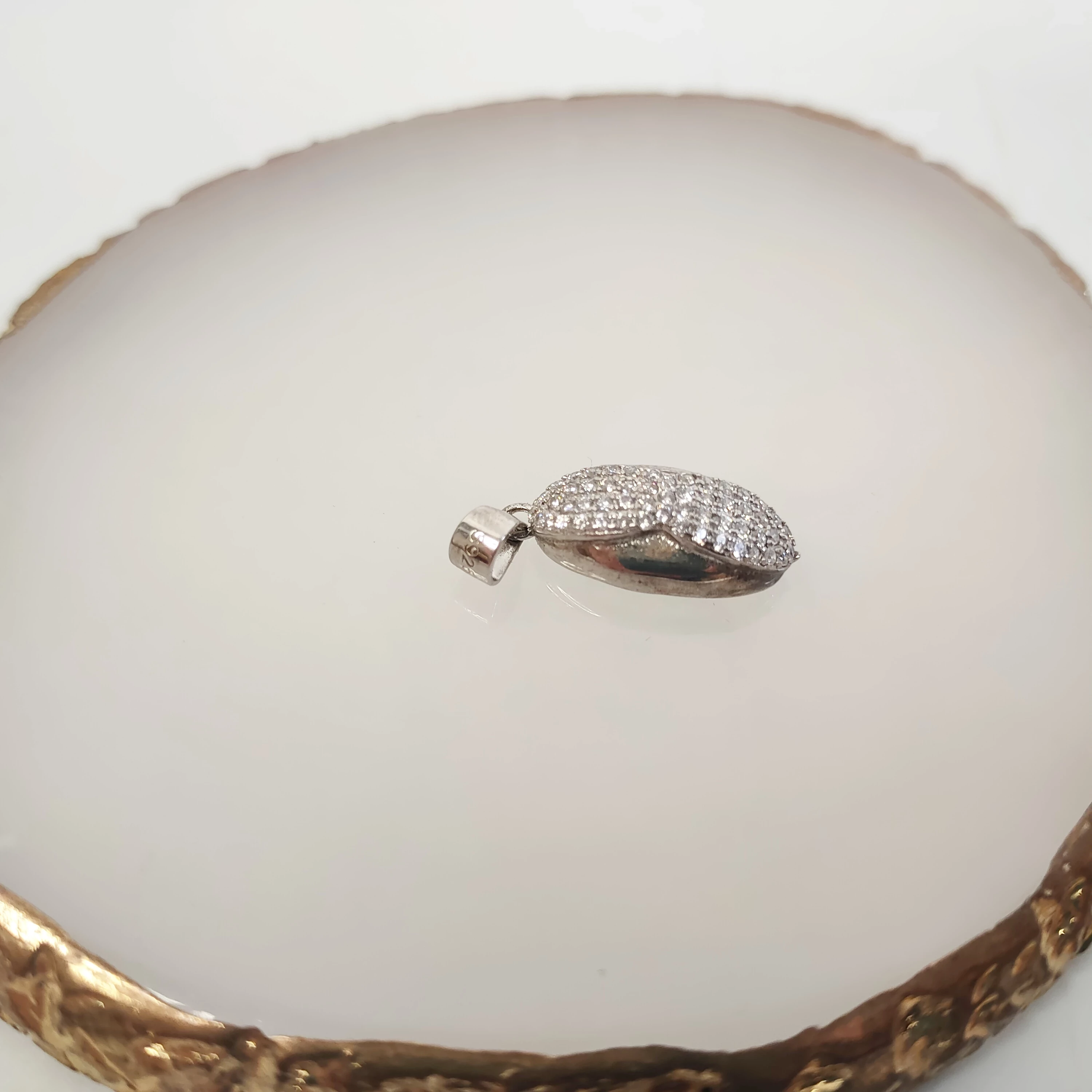 srebrna-zawieszka-z-cyrkoniami-210g-ean-gtin-008306140390