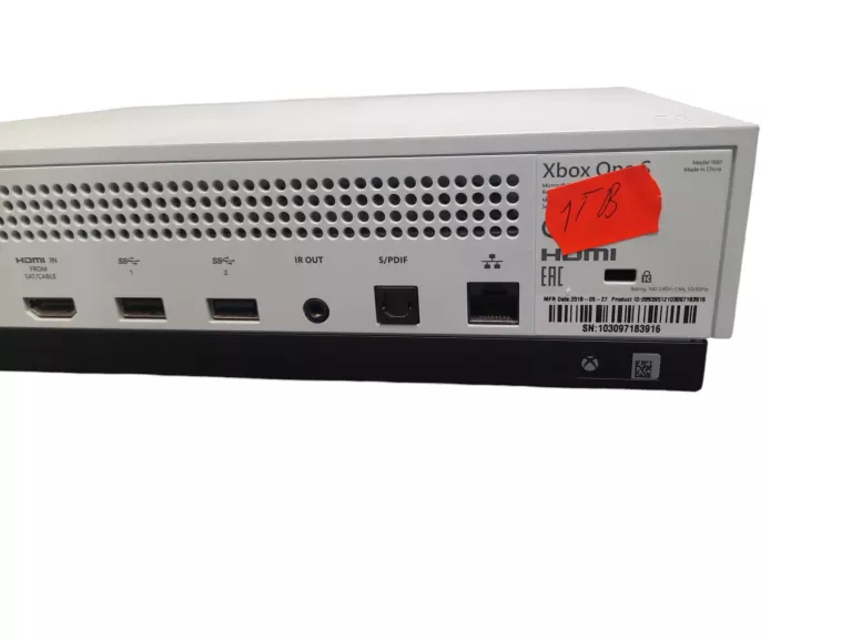 KONSOLA XBOX ONE S 1 TB Z AKCESORIAMI